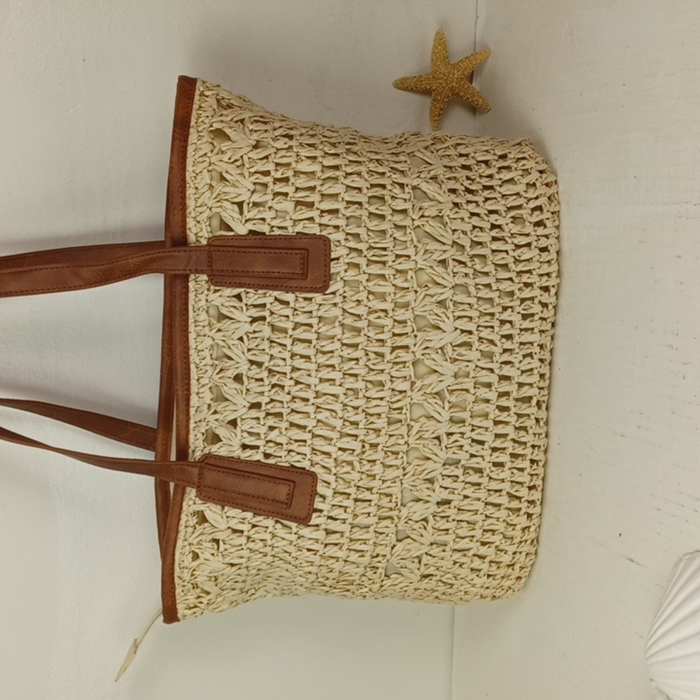 Anna & Elle Stylish Crochetted Beachy Tote Bag Carry All Like New!